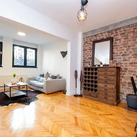 Cosy Studio With Garden Balcony *