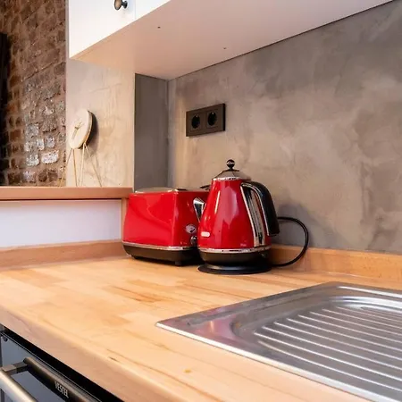 Cosy Studio With Garden Balcony Apartment