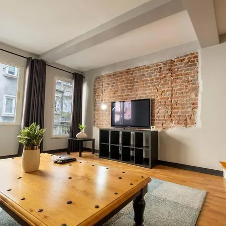 Apartment Stylishly Decorated Fourlex House *