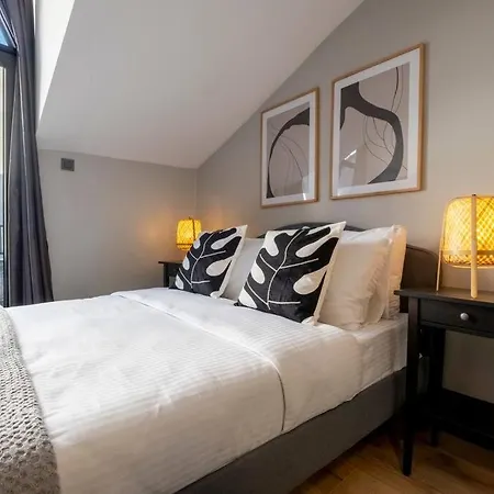Stylishly Decorated Fourlex House Apartment *