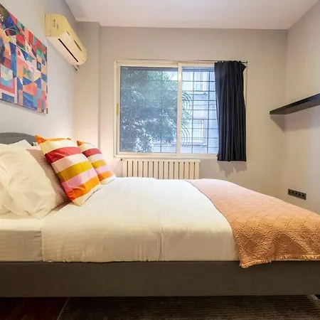 Apartment Stylishly Decorated Fourlex House *