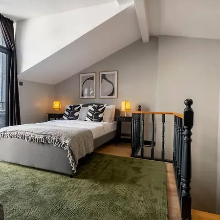 Apartment Stylishly Decorated Fourlex House *