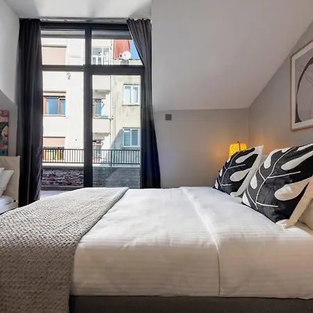 Apartment Stylishly Decorated Fourlex House