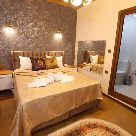 Royal Gur Hotel *