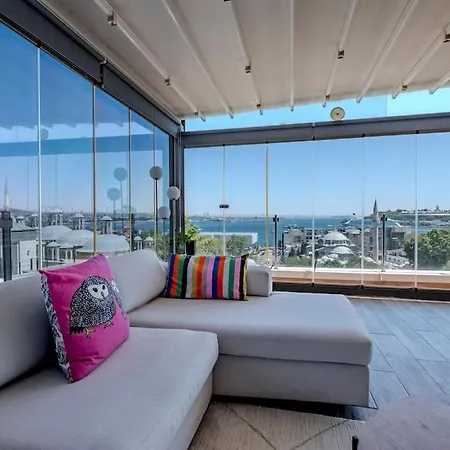 Apartment Penthouse: View & Retractable Roof