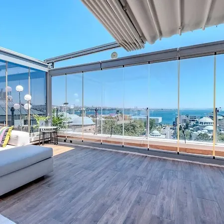 Penthouse: View & Retractable Roof