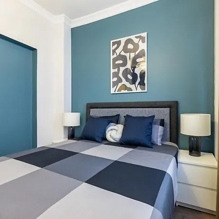 Red Suites Balat - Orange And Blue Apartment