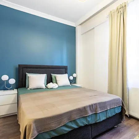 Red Suites Balat - Orange And Blue Apartment *