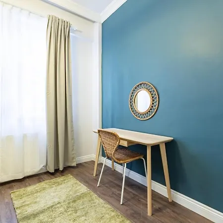Red Suites Balat - Orange And Blue Apartment