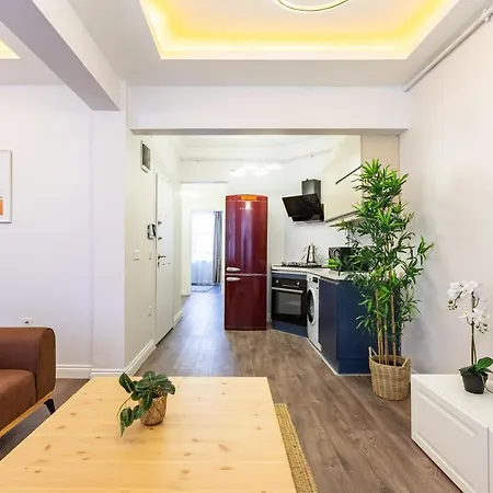 Red Suites Balat - Orange And Blue Apartment