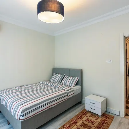 In The Center Of Taksim And Galataport 3 Bedrooms And 1 Living In Apartment *