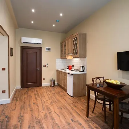 Apartment Level Suites - 102