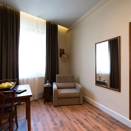 Level Suites - 102 Istanbul