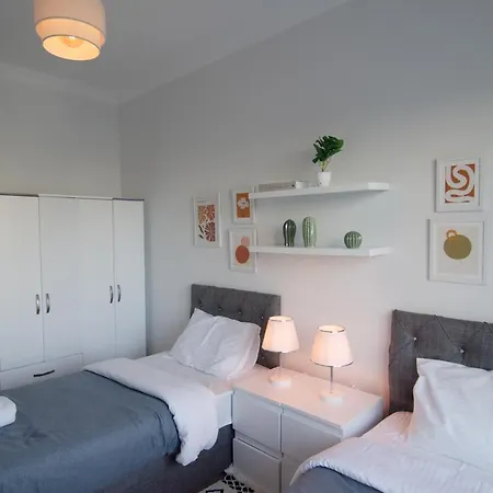 Charming 3bdr In The Heart Of Halkal Merkez Apartment