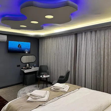 Blue Moonrise Hotel *