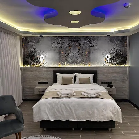 Blue Moonrise Hotel *
