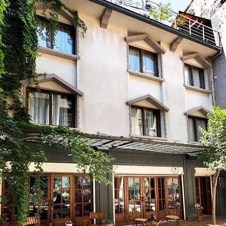 Apartment Level Suites - 104 *