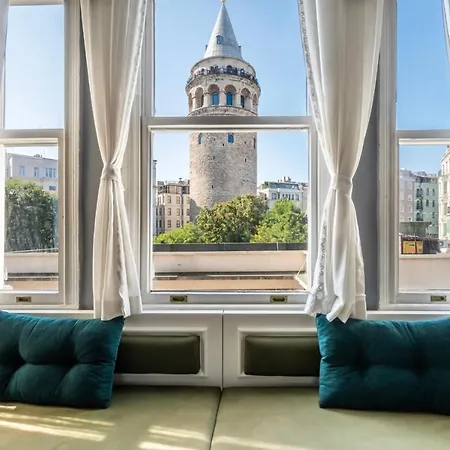 Historical Apt. With Galata Sea View/turkish Hamam
