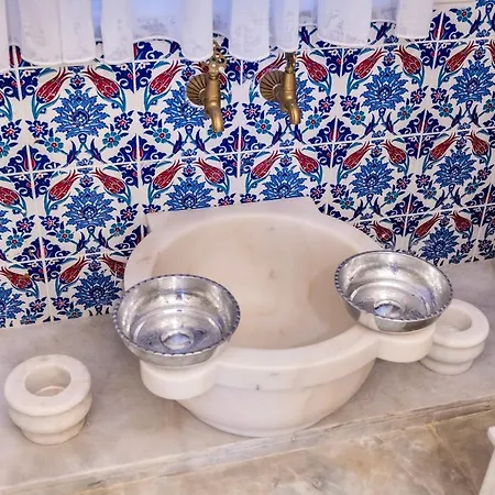 Historical Apt. With Galata Sea View/turkish Hamam Apartment *