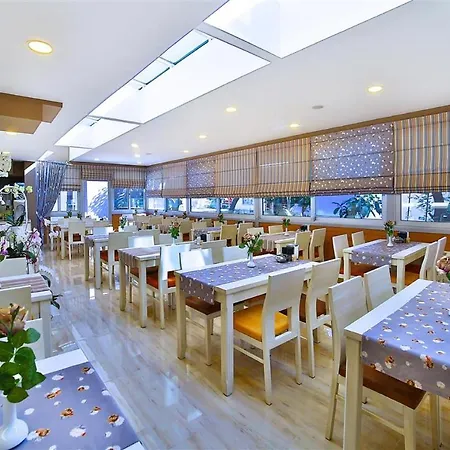 Szálloda The Hera Premium 4*
