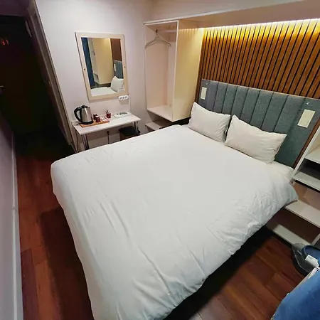 Naila Istanbul