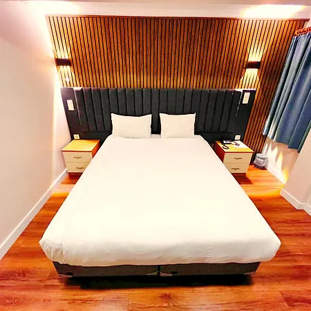 Hotel Naila 2*