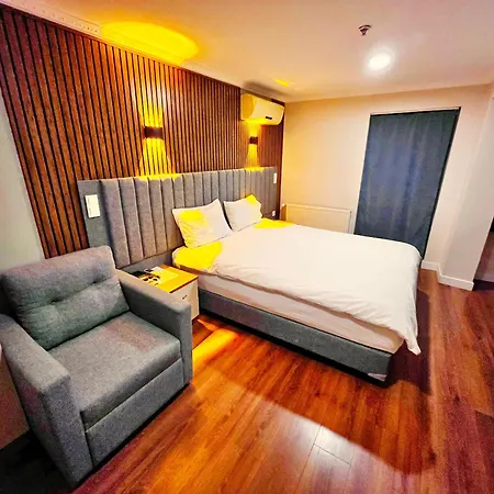 Hotel Naila 2*