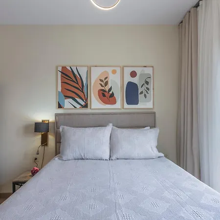 212 Outlet Karsisinda Lux N7 * Istanbul