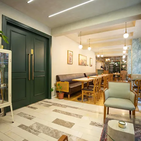 Hotel 21 *