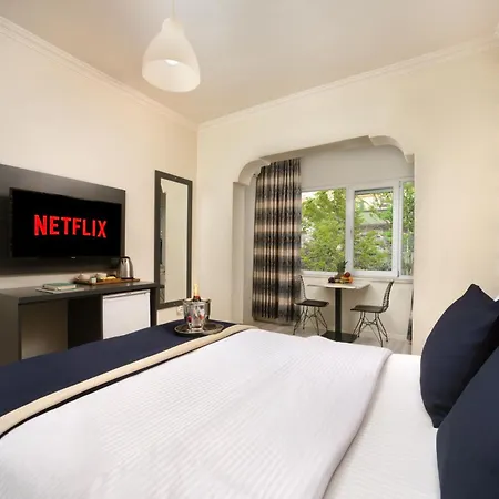 & Hotel 3*