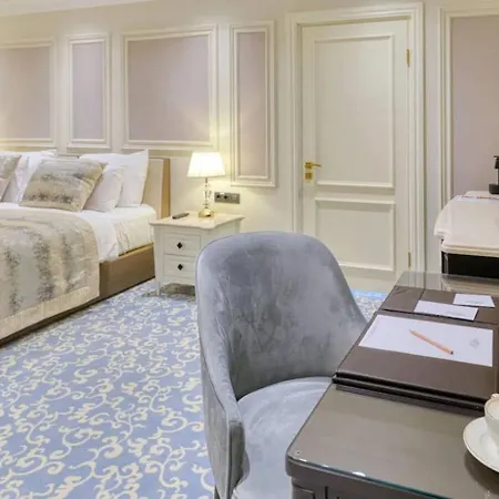Otel Dekalb *