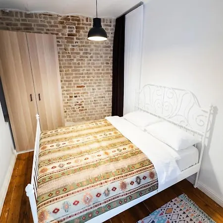 Istiklal Yakininda Yenilenmis Apartment Istanbul