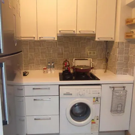 Apartment Cozy With Garden, 2 Bedroom And Very Close To Bosphorus