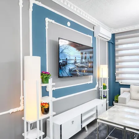 Blue White House Apartment Istanbul