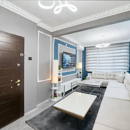 Blue White House Apartment *