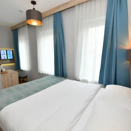 Andi Istanbul