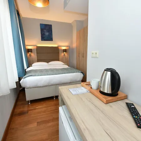 Andi Hotel