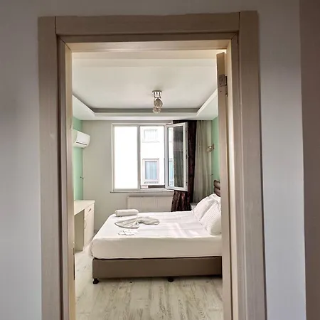 Apartment Magnolia Hause With Terrace 200 Meters From Taksim Istanbul