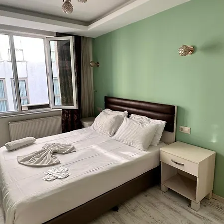 Magnolia Hause With Terrace 200 Meters From Taksim * Istanbul