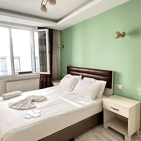 Apartment Magnolia Hause With Terrace 200 Meters From Taksim Istanbul