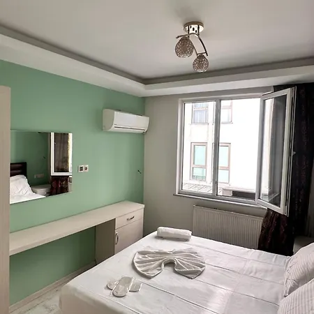 Magnolia Hause With Terrace 200 Meters From Taksim * Istanbul