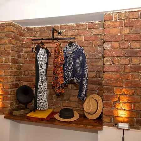 Historical & Retro House @central Of Taksim Apartment