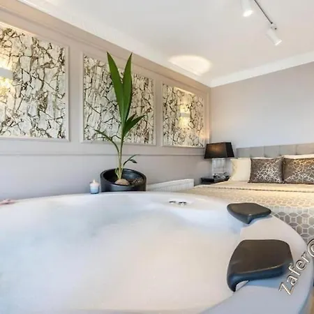 Magnificent Mansion W/view Bosphorus&jacuzzi Apartamento *