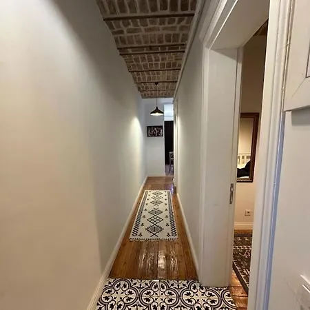 Istiklal Yakininda Yenilenmis