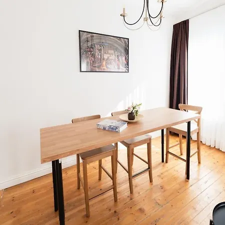 Istiklal Yakininda Yenilenmis Apartment *