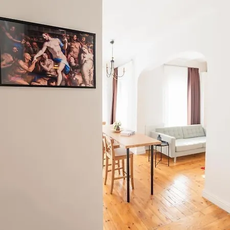 Istiklal Yakininda Yenilenmis Apartment *