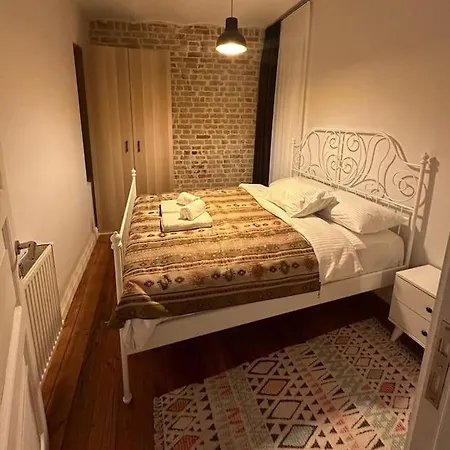 Istiklal Yakininda Yenilenmis Apartment Istanbul