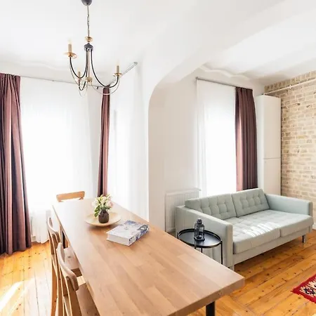 Istiklal Yakininda Yenilenmis Apartment *