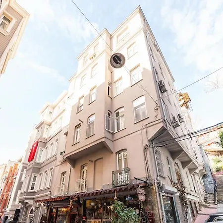 Istiklal Yakininda Yenilenmis * Istanbul