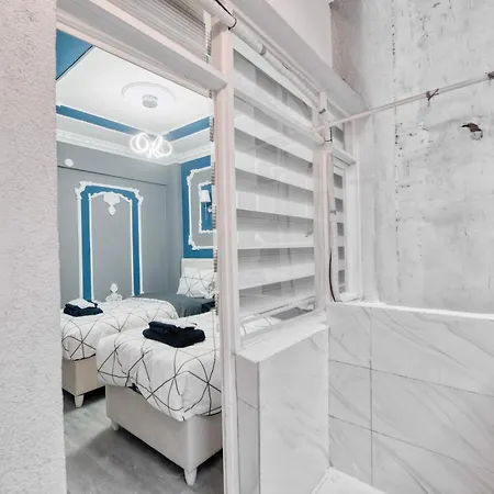 Apartment Blue White House Istanbul
